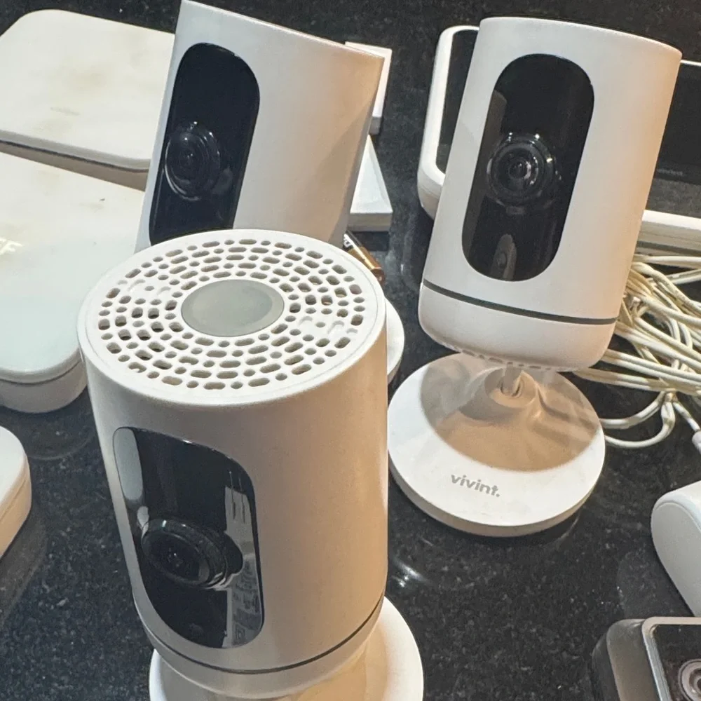 Vivint Smart Home Camera System - White and Black